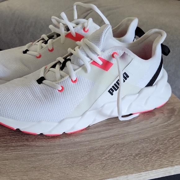 Puma White and Pink Sneakers - Picture 3 of 8